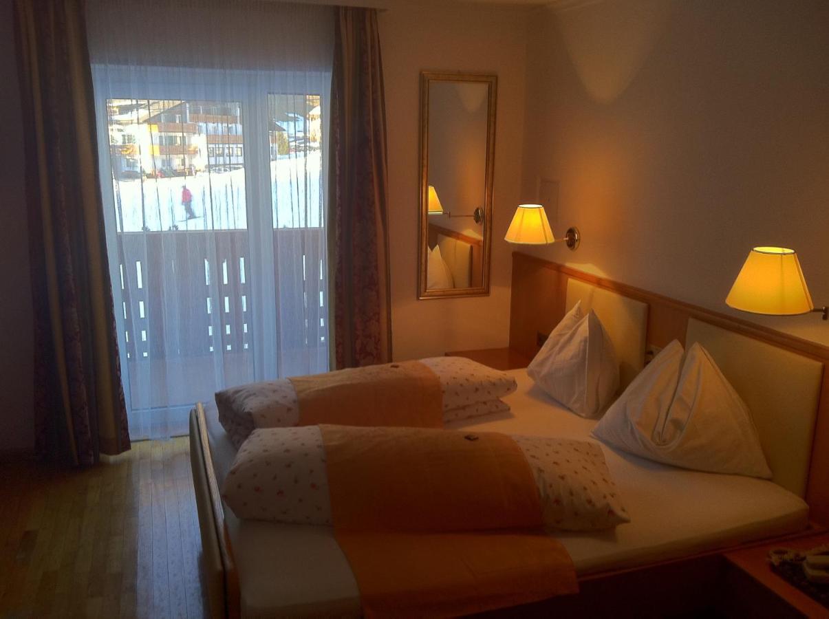 Hotel Serena 塞尔瓦迪加尔代纳山谷 外观 照片